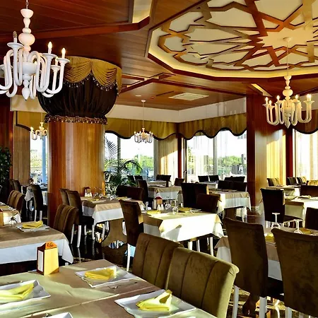 Aparthotel Azura Park *