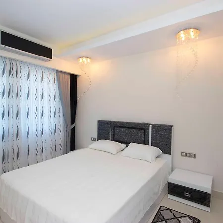 Azura Park Aparthotel